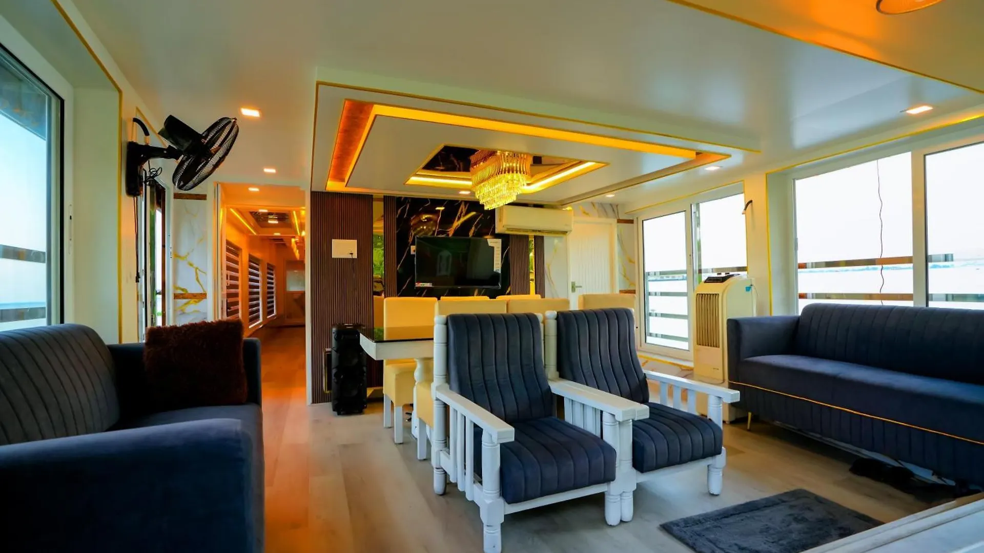 *** Botel Beach Paradise Day Cruise Houseboat Alappuzha India