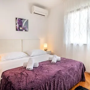 Apartment Rooms&apartments Zelux Split
