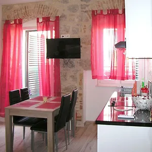 Apartment Klara I Gracia Split
