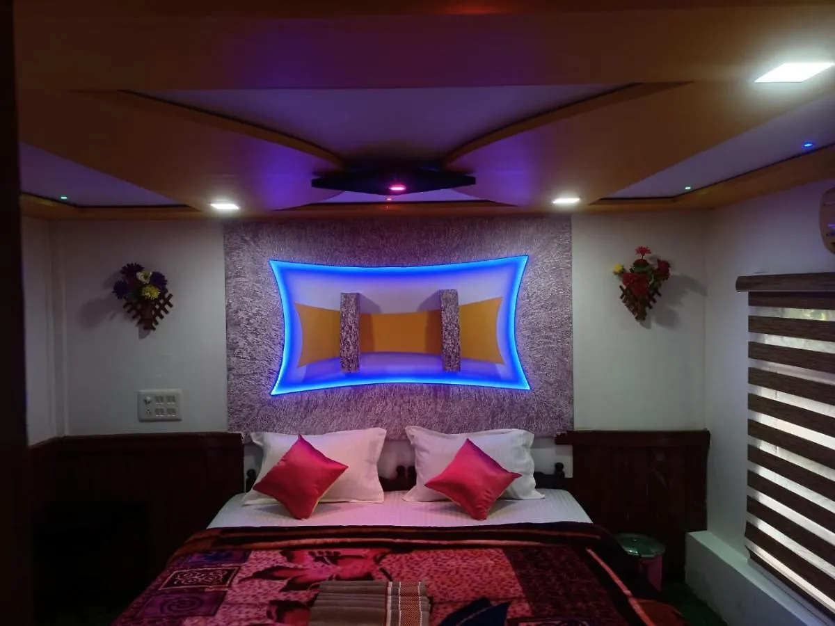 Beach Paradise Day Cruise Houseboat Alappuzha 3*,  Indie