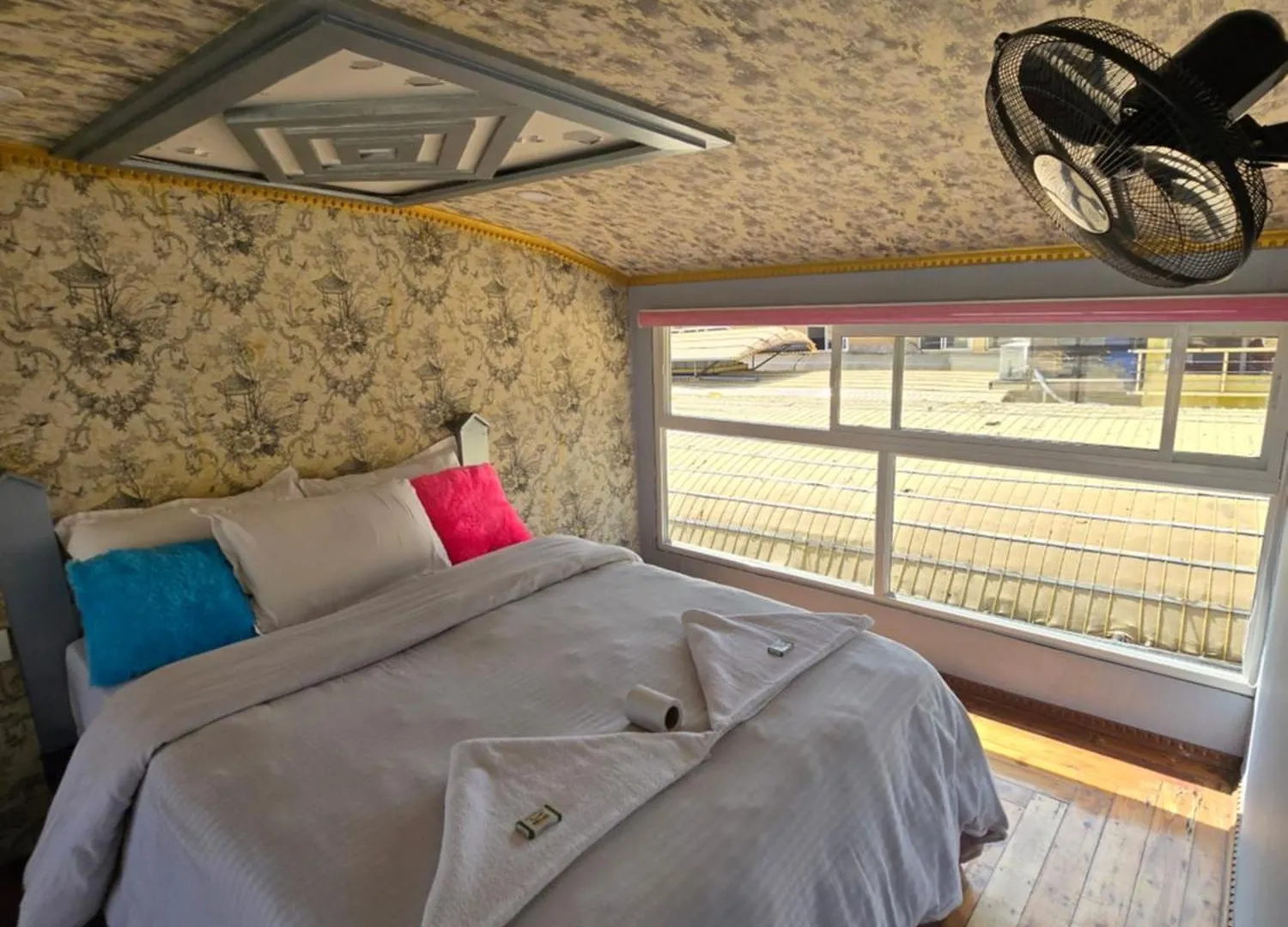 Beach Paradise Day Cruise Houseboat Alappuzha Botel