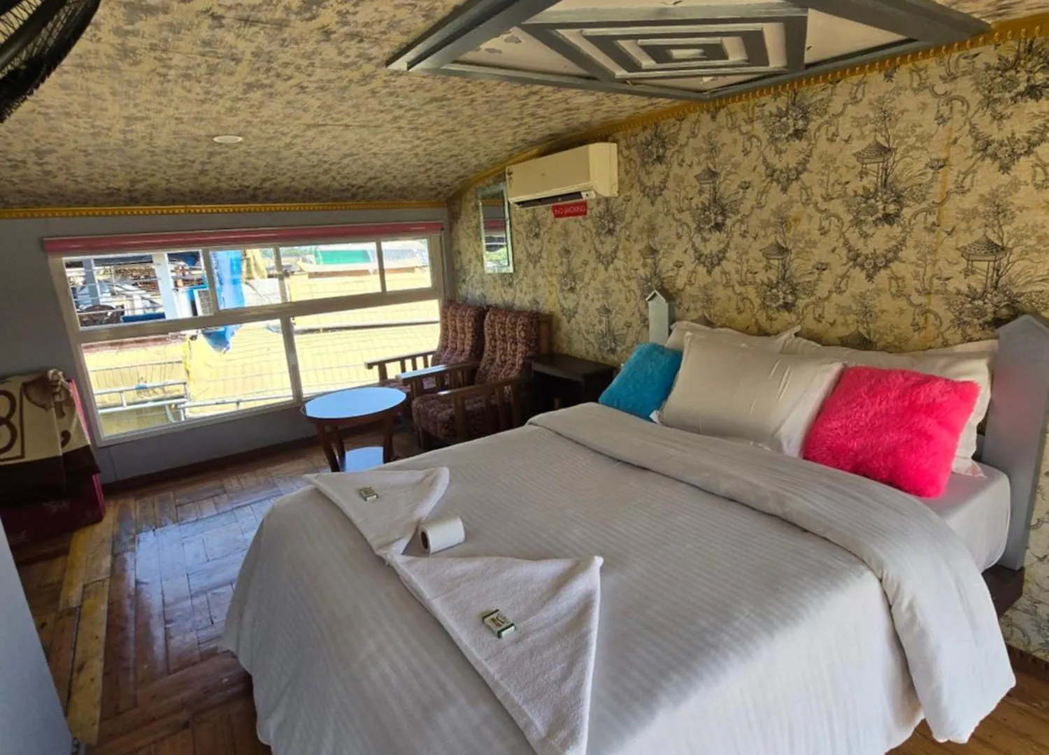 *** Botel Beach Paradise Day Cruise Houseboat Alappuzha Indie