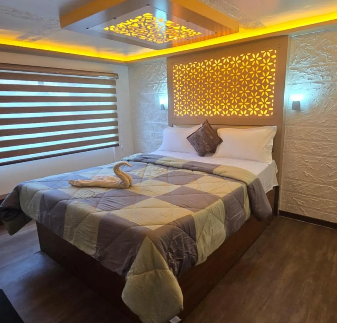 Beach Paradise Day Cruise Houseboat Alappuzha Botel