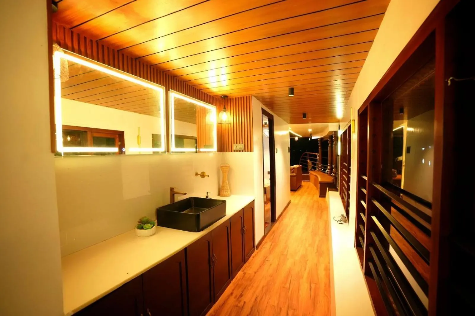 Beach Paradise Day Cruise Houseboat Alappuzha Botel